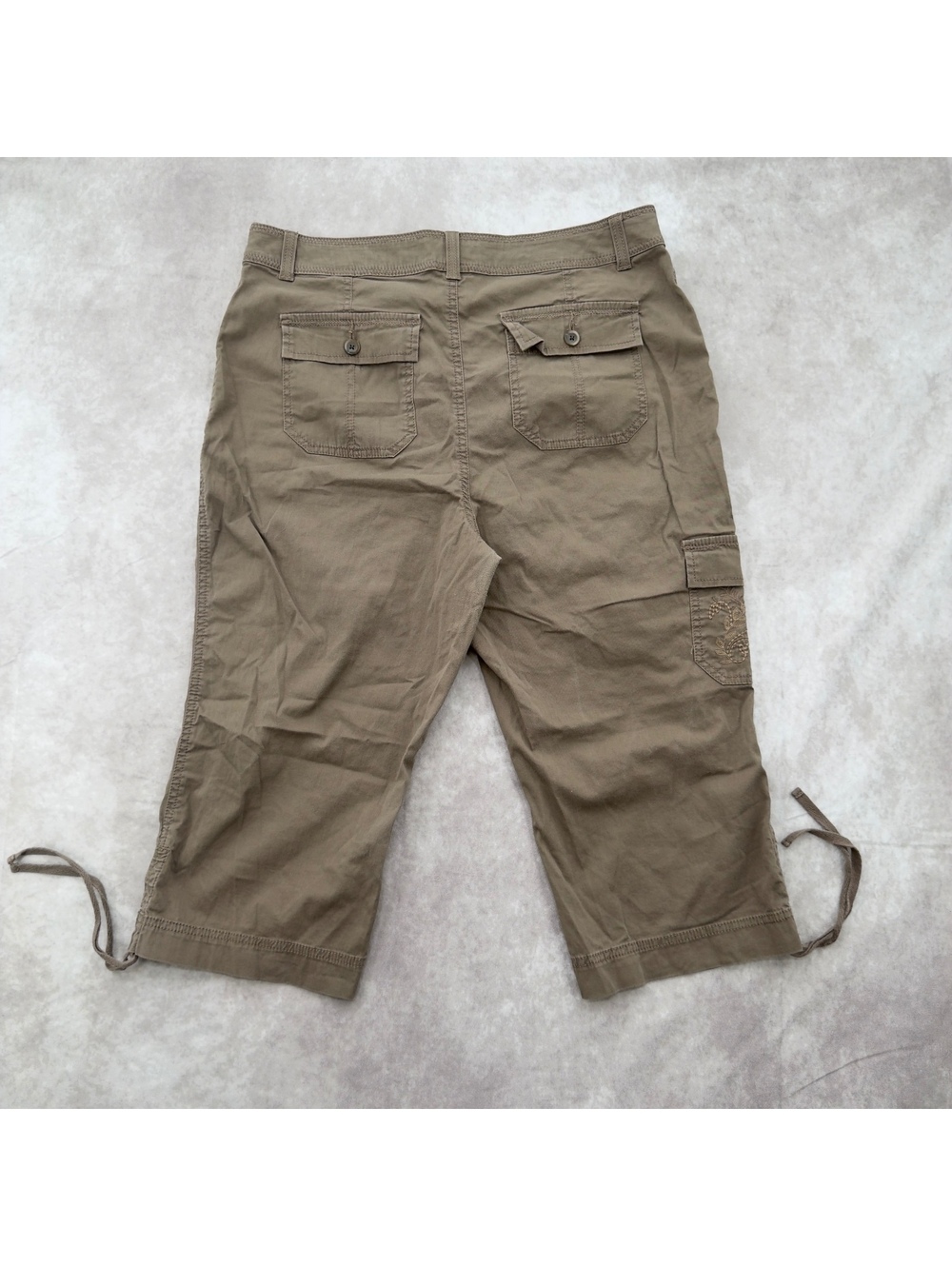 Croft & Barrow Y2K Brown Embroidered Floral Cargo Capris Size 12 Drawstring - Picture 3 of 9